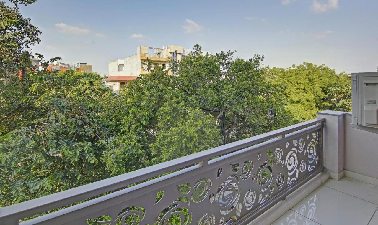 Treebo Aviraj Inn Нойда Экстерьер фото