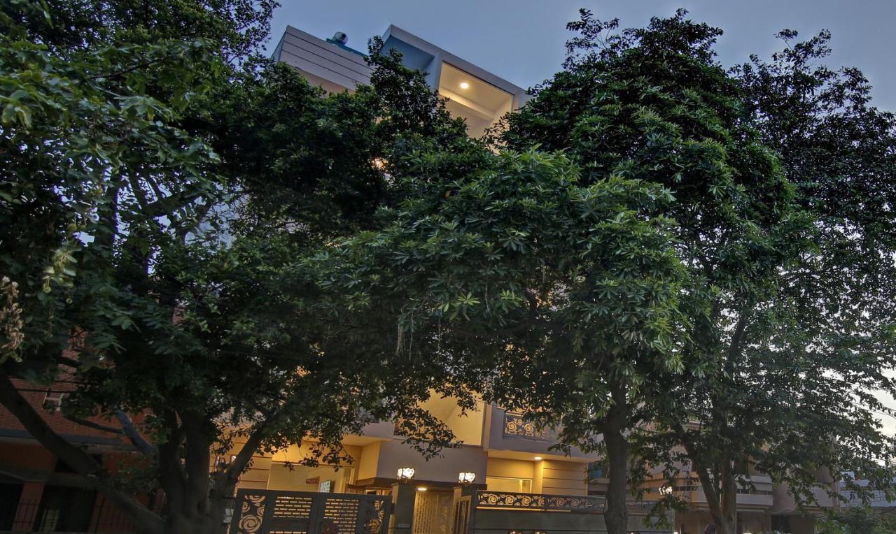 Treebo Aviraj Inn Нойда Экстерьер фото